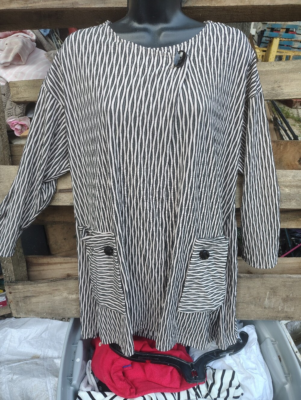 Peck & Peck Black and White Striped Top with Graphic Tag Med